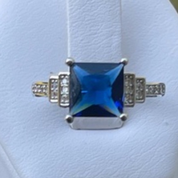 Real 925 STERLING SILVER Ring Blue Stone Size 8 Dinner Cocktail Ring - Picture 1 of 4